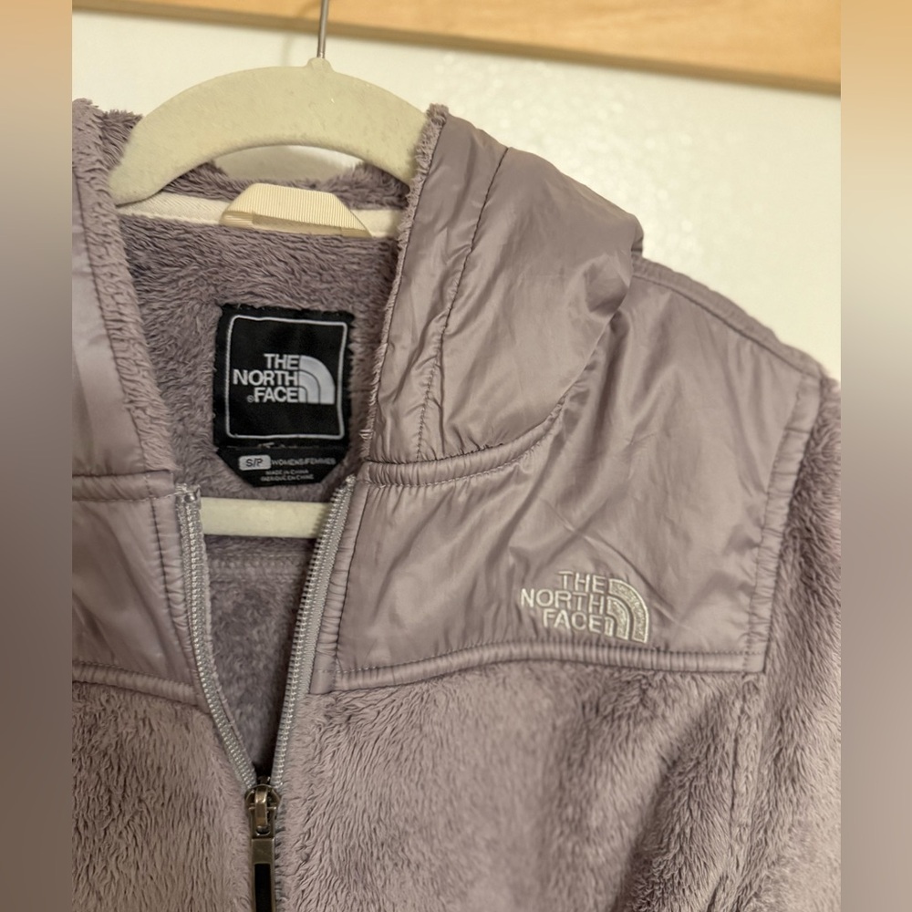 The North Face women’s Gray Fleece Jacket - Picture 2 of 4